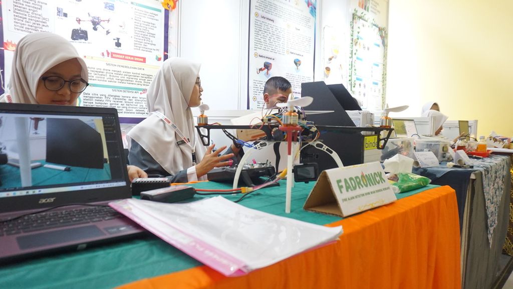 Salah satu hasil riset dan inovasi dari siswa sekolah menengah atas dipamerakan dalam acara Indonesia Research and Innovation Expo 2022 di Gedung ICC Cibinong Science Center, Bogor, Jawa Barat, Kamis (27/10/2022). 