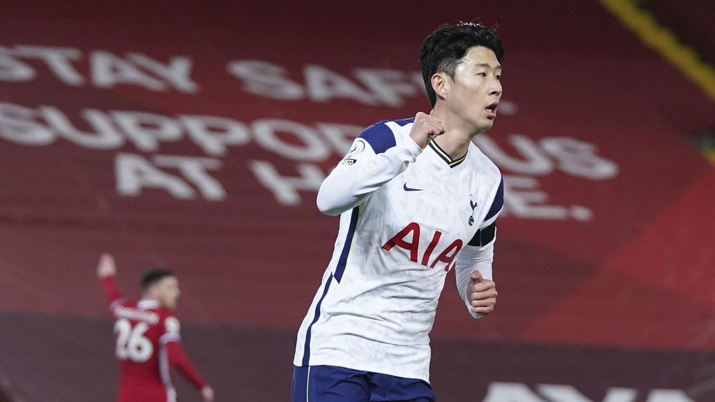 Pemain depan Tottenham Hotspur Son Heung-Min melakukan selebrasi usai menjebol gawang Liverpool dalam laga pekan ke-13 Liga Inggris di Stadion Anfield, Kamis (17/12/2020) dini hari WIB.