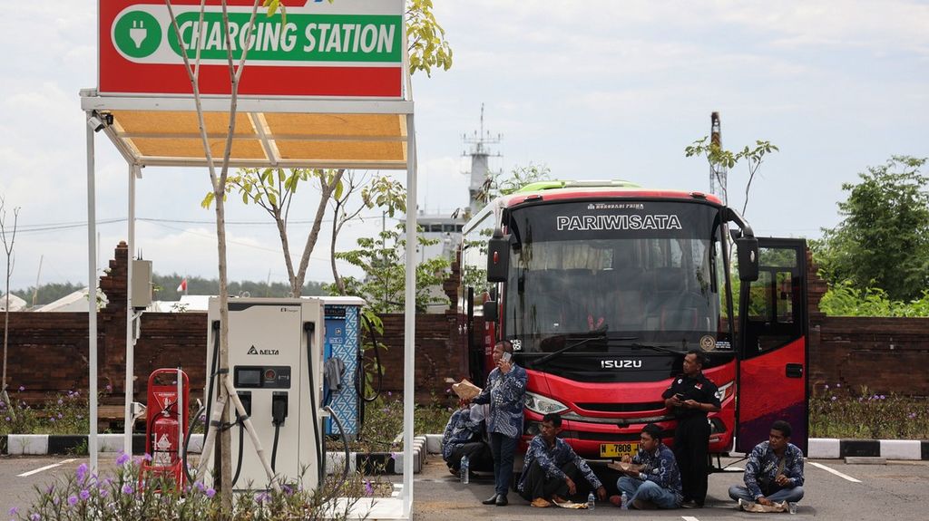 Some drivers are having their meal outside a diesel-fueled bus at the Benoa Seaport's bus terminal in Denpasar, Bali.
