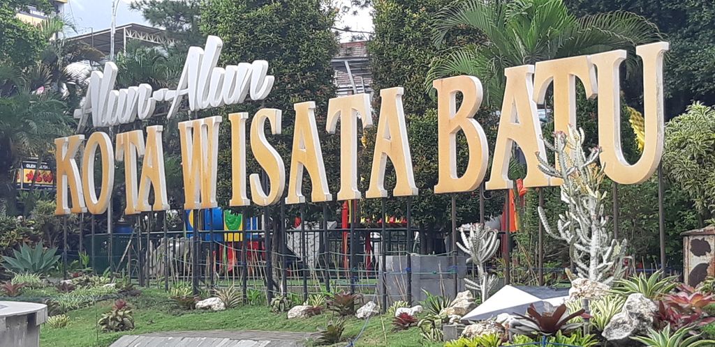 Alun-alun Kota Wisata Batu di Jawa Timur, Minggu (26/12/2021).