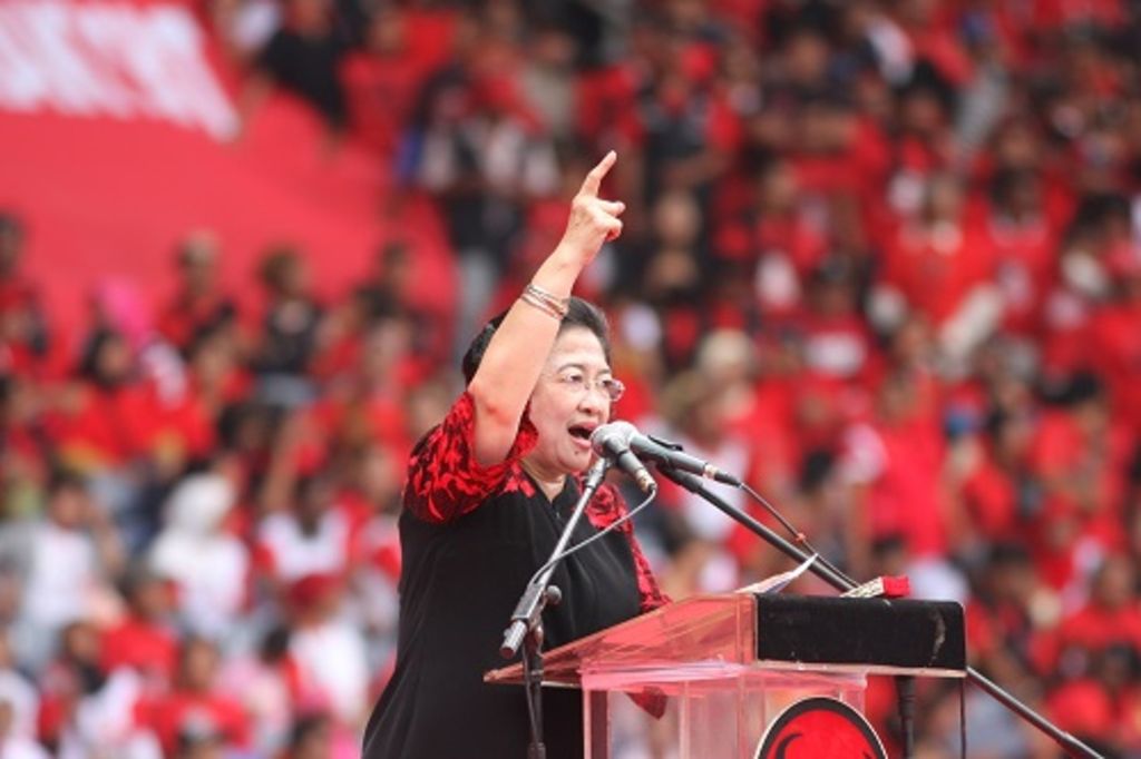 Ketua Umum PDI Perjuangan Megawati Sukarnoputri saat membakar semangat puluhan ribu simpatisan dan pendukungnya yang hadir dalam kampanye PDI Perjuangan, Sabtu (4/4/2019) di Stadion Utama Senayan, Jakarta. 