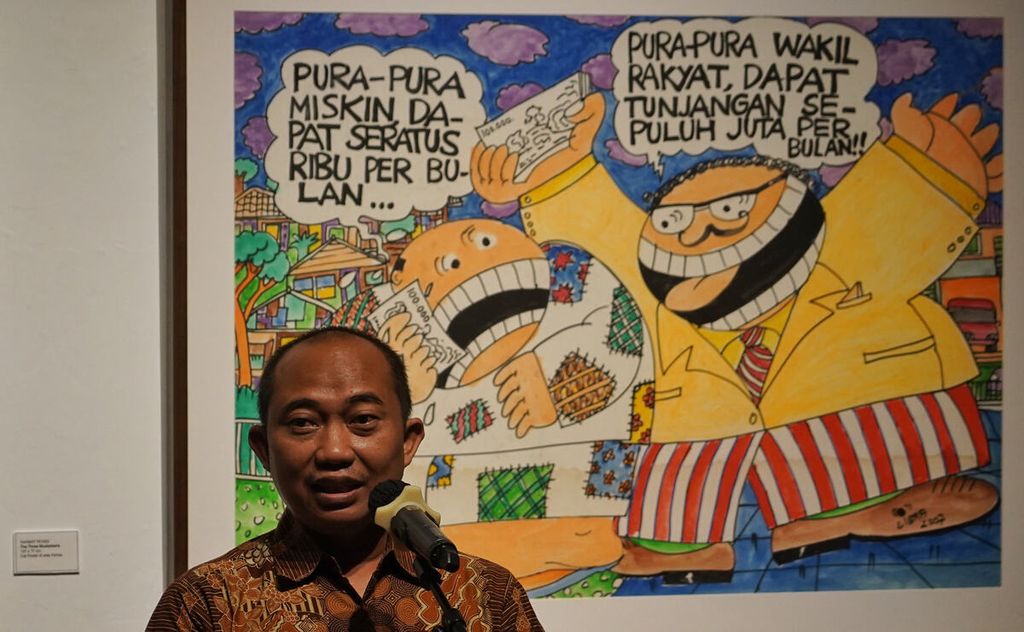 Direktur Bentara Budaya Ilham Khoiri saat memberi sambutan saat pembukaan pameran karakter kartun Timun karya Rahmat Riyadi yang dipamerkan dengan judul Parodi Negeri Kami di Bentara Budaya Jakarta, Kamis (16/2/2023). 