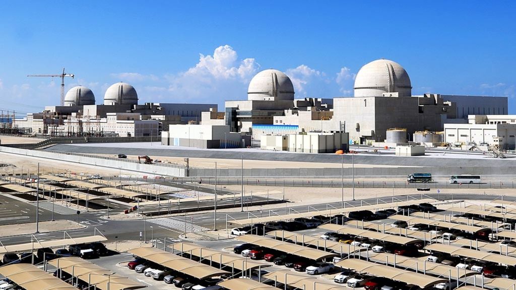 Pembangkit Listrik Tenaga Nuklir (PLTN) Barakah, reaktor nuklir pertama di dunia Arab, berlokasi di wilayah Gharbiya, kawasan pantai sebelah barat Abu Dhabi, Uni Emirat Arab, dalam foto yang diperoleh dari kantor media PLTN Barakah, 13 Februari 2020.