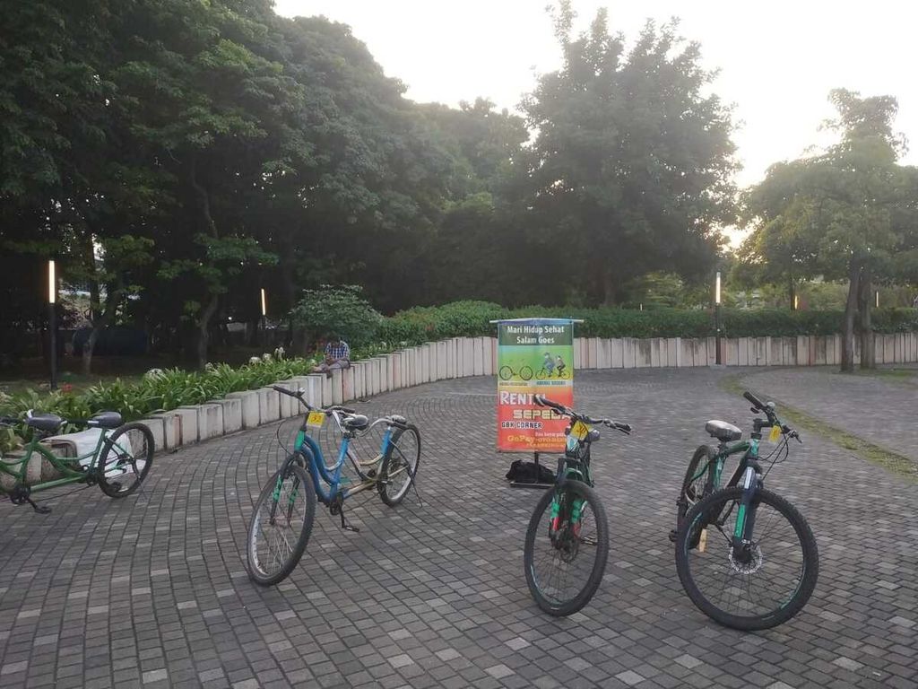 Tempat penyewaan sepeda di Stadion Gelora Bung Karno, Jakarta, Kamis (23/3/2023).