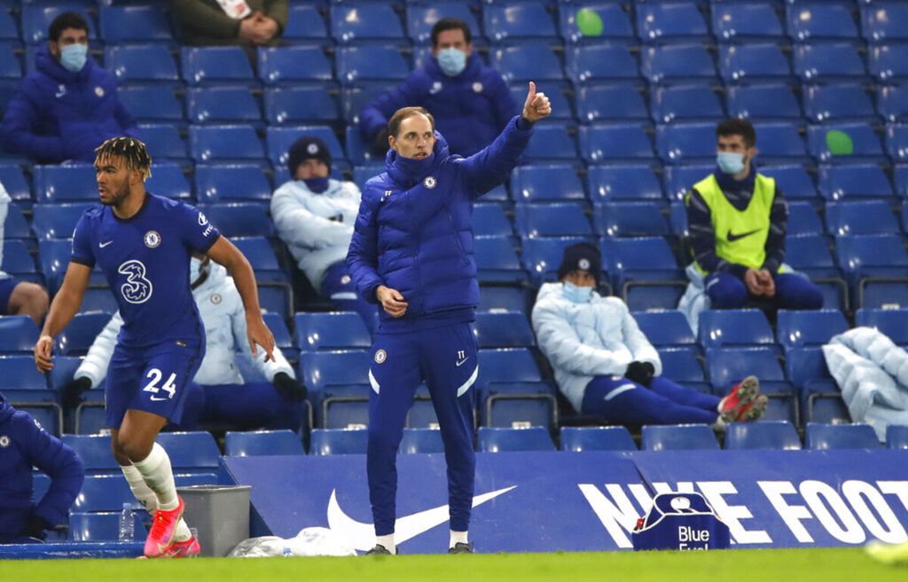 Pelatih Chelsea Thomas Tuchel memberikan instruksi kepada anak buahnya saat melawan Newcastle United di Stadion Stamford Bridge, London, Inggris, Selasa (16/2/2021) dini hari WIB. Kemenangan ini menandai catatan tak terkalahkan Chelsea di Liga Inggris selama diasuh Tuchel, dengan empat kemenangan dan sekali imbang.