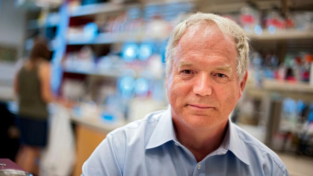Michael Houghton Ilmuwan Inggris yang memperoleh Nobel Kedokteran 2020 karena menemukan virus Hepatitis C.