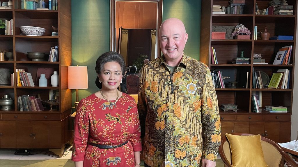 CEO Unilever Alan Jope (kanan) saat ditemui dalam wawancara khusus di Jakarta, Jumat (11/11/2022).