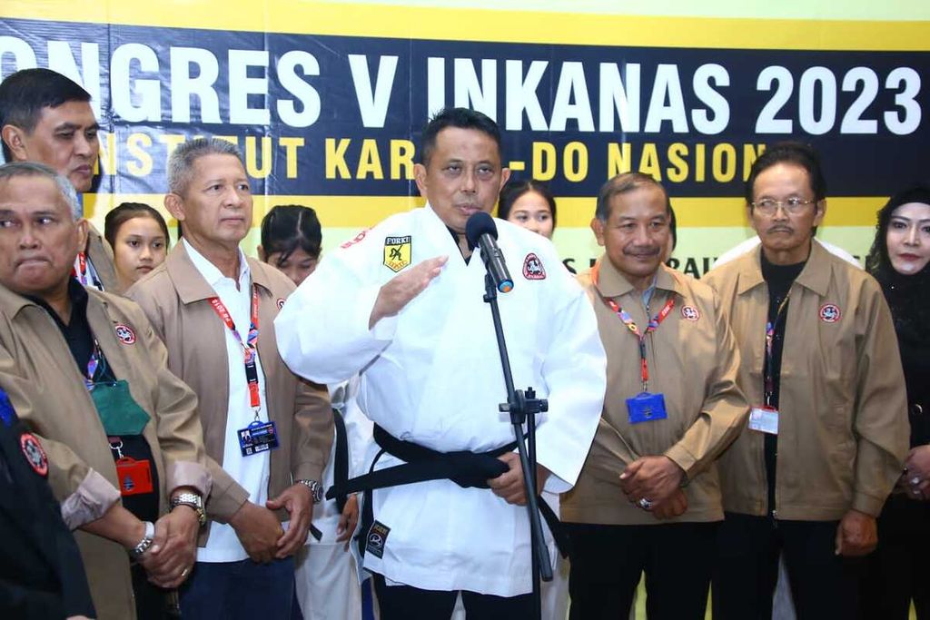 Komandan Korps Brimob Polri Komjen Anang Revandoko, yang juga Ketua Umum Institut Karate-Do Nasional periode 2023-2027, memberikan keterangan usai Kongres Inkanas Ke-5 di Pesanggrahan, Jakarta Selatan, Minggu (19/3/2023).