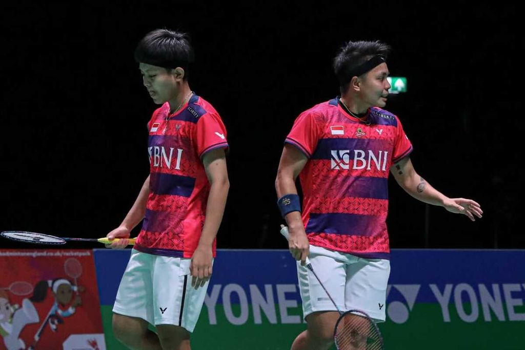 Apriyani Rahayu/Siti Fadia Silva Ramadhanti melawan pasangan China, Li Yi Jing/Luo Xu Min, dalam pertandingan perempat final Swiss Terbuka di Basel, Swiss, Jumat (24/3/2023). Apriyani/Fadia menang dengan skor 22-20, 21-15.