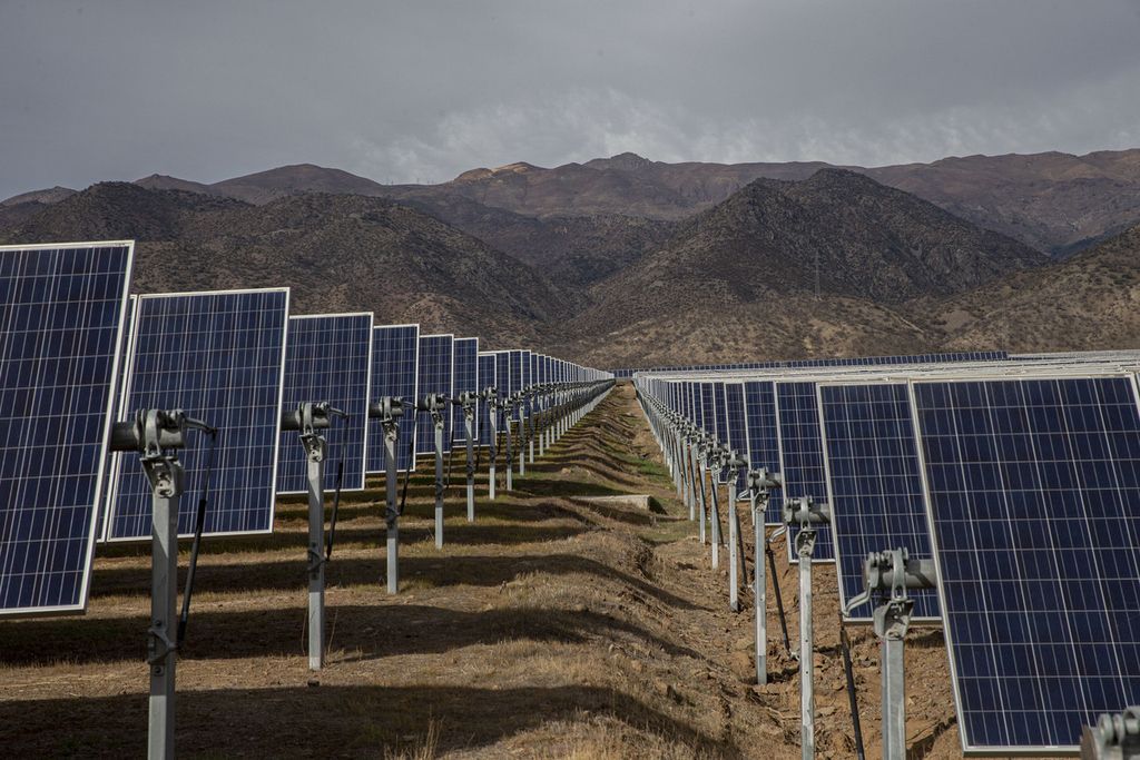 Kebun panel surya di Colina, Chile, yang merupakan kerjasama antara Chile dan China. Foto diambil pada 20 Agustus 2019. 