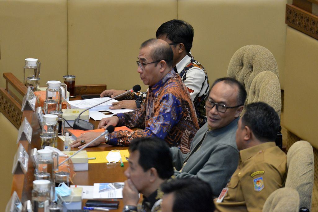Ketua Komisi Pemilihan Umum Hasyim Asy'ari menyampaikan kembali rancangan peraturan KPU di gedung Komisi II DPR, Jakarta, 6 Januari 2023. 