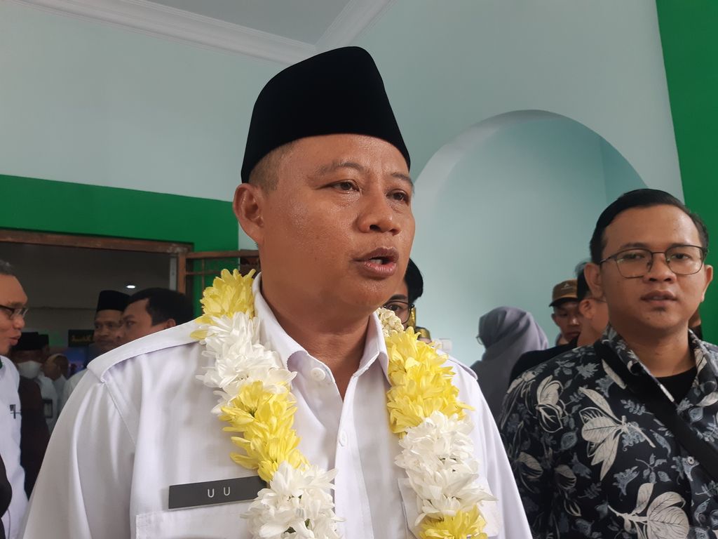 Wakil Gubernur Jawa Barat Uu Ruzhanul Ulum saat diwawancarai, Senin (17/10/2022), di Cirebon, Jabar.