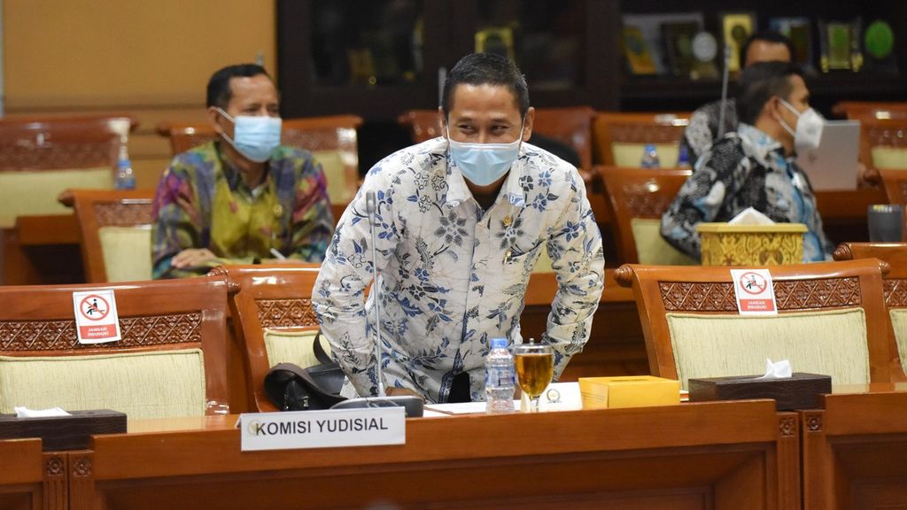 Ketua Komisi Yudisial (KY) Mukti Fajar Nur Dewata di Kompleks Parlemen, Senayan, Jakarta, Senin (25/1/2021). 