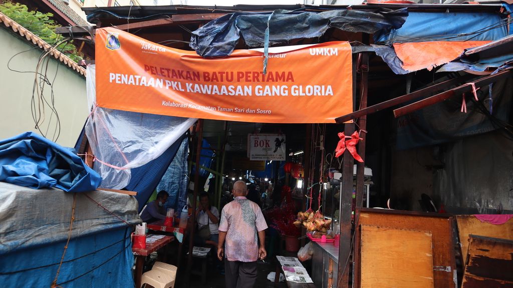 Bagian muka Gang Gloria di Kelurahan Glodok, Jakarta Barat, yang tengah direvitalisasi, Selasa (18/1/2022).