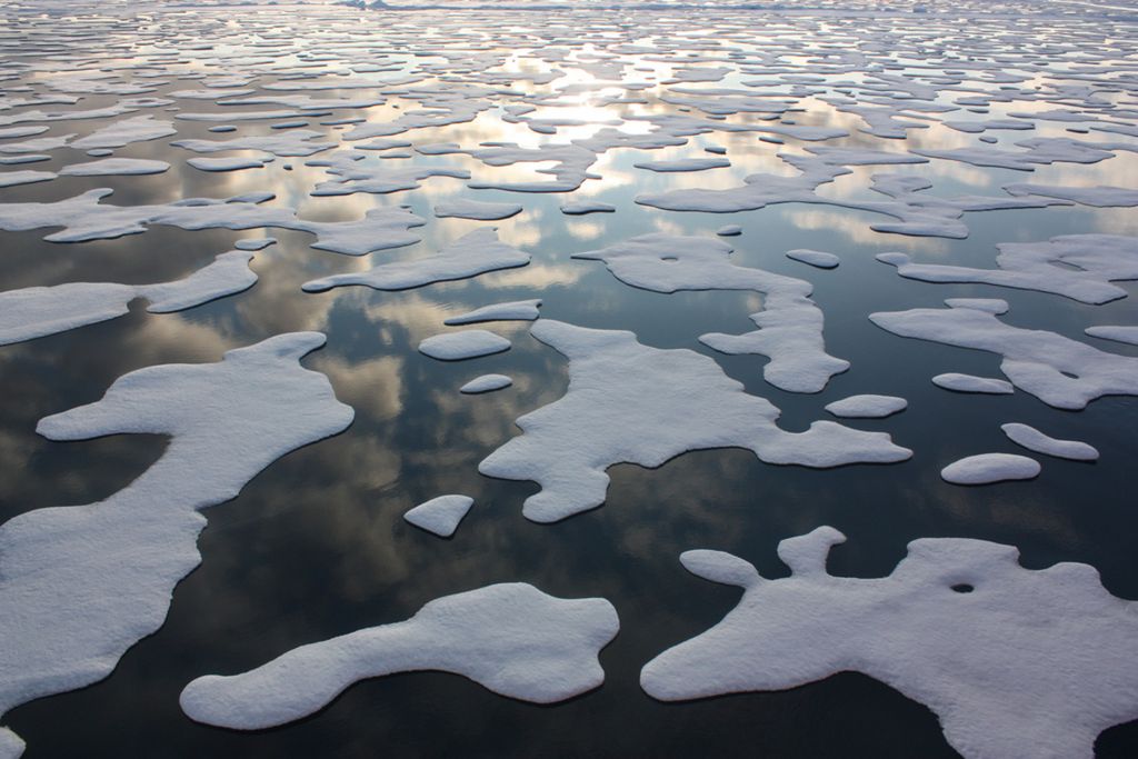 Es laut mencair di Samudra Arktik.