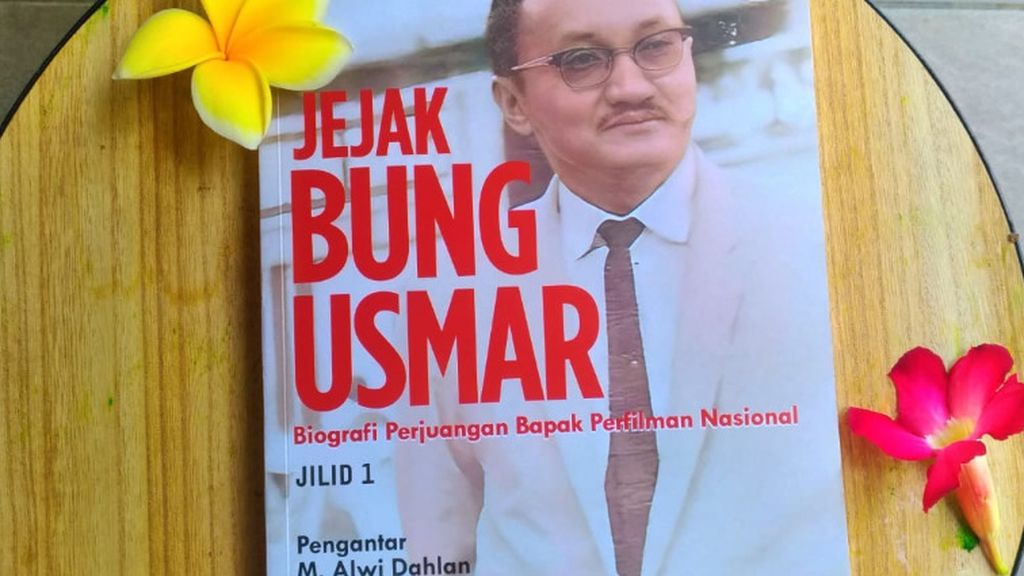 Halaman muka buku berjudul <i>Jejak Bung Usmar: Biografi Perjuangan Bapak Perfilman Nasional.</i>