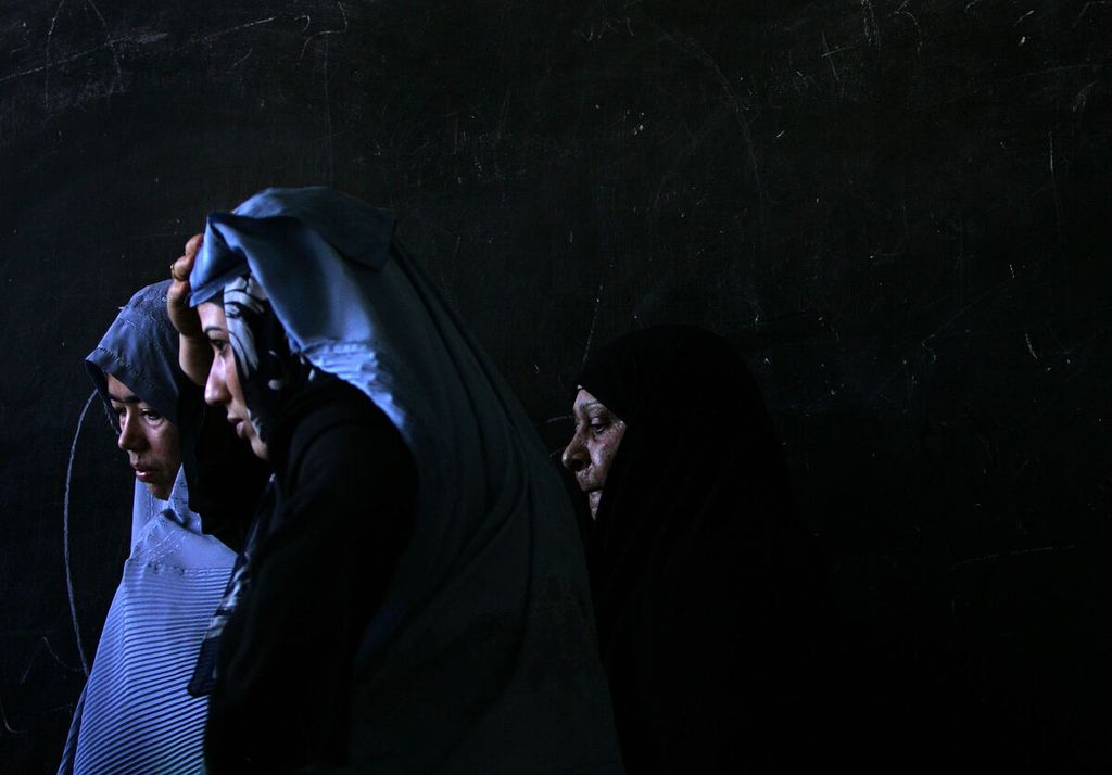 Ilustrasi wanita Afghanistan yang oleh Taliban diwajibkan didampingi mahramnya saat melakukan perjalanan di atas 72 kilometer. 