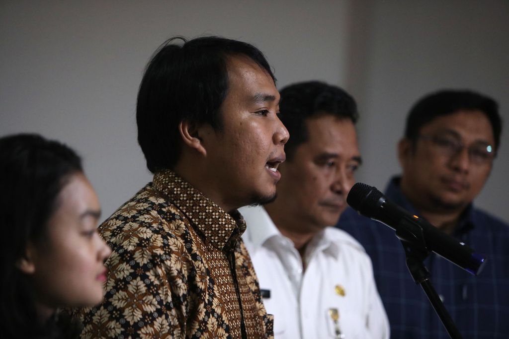 Peneliti Perkumpulan untuk Pemilu dan Demokrasi (Perludem), Fadli Ramadhanil, memberikan keterangan seusai pertemuan dan diskusi mengenai RUU Pemilu di Kementerian Dalam Negeri, Jakarta, Rabu (19/2/2020).