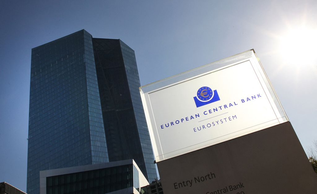 Logo dan kantor pusat Bank Sentral Eropa difoto menjelang konferensi pers tentang kebijakan moneter zona euro di Frankfurt am Main, Jerman bagian barat, 27 Oktober 2022. 