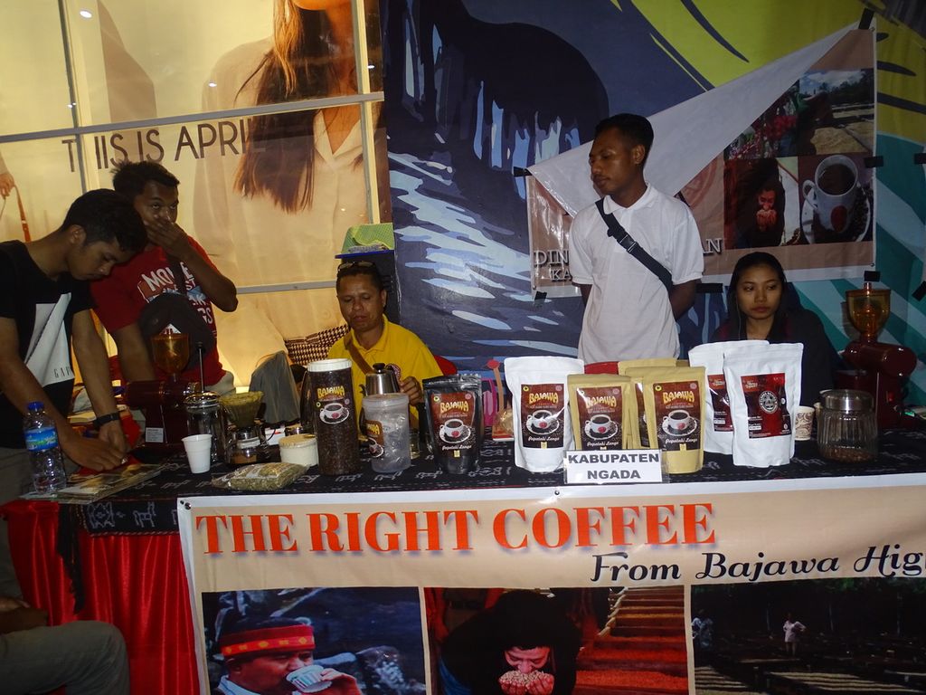 Kopi arabica organik Bajawa Flores mengikuti pameran kopi di Kupang, Rabu (27/11/20219). Kopi ini masuk di restoran dan kafe terkenal di Jakarta dan kota-kota lain di Indonesia dan luar negeri.