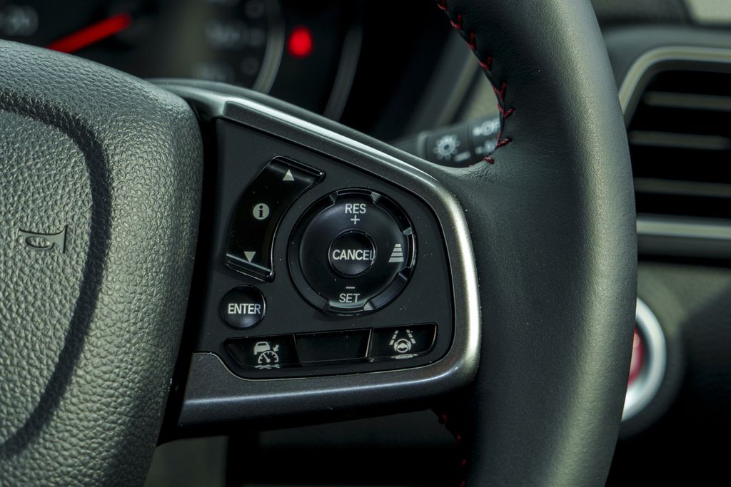 Honda WR-V dilengkapi fitur Adaptive Cruise Control (ACC).