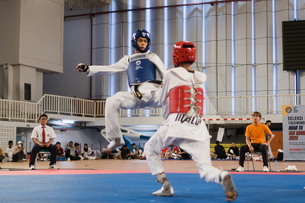 Sesi tes keterampilan nomor kyorugi atau pertarungan pada hari kedua seleksi nasional untuk pemusatan latihan taekwondo SEA Games Kamboja 2023 di Gelanggang Olahraga Universitas Negeri Jakarta, Jakarta, Selasa (20/12/2022).
