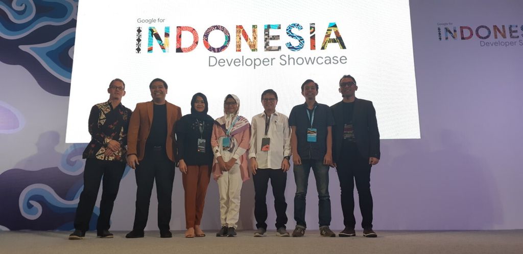 Kepala Balitbang SDM Kementerian Komunikasi dan Informatika (Kemkominfo) Basuki Yusuf Iskandar bersama peserta pelatihan Google di Jakarta, Kamis (6/12/2018).