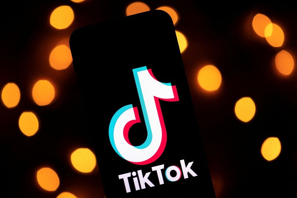 Foto yang diambil pada 21 November 2019 di Paris ini memperihatkan logo Tiktok pada layar tablet.