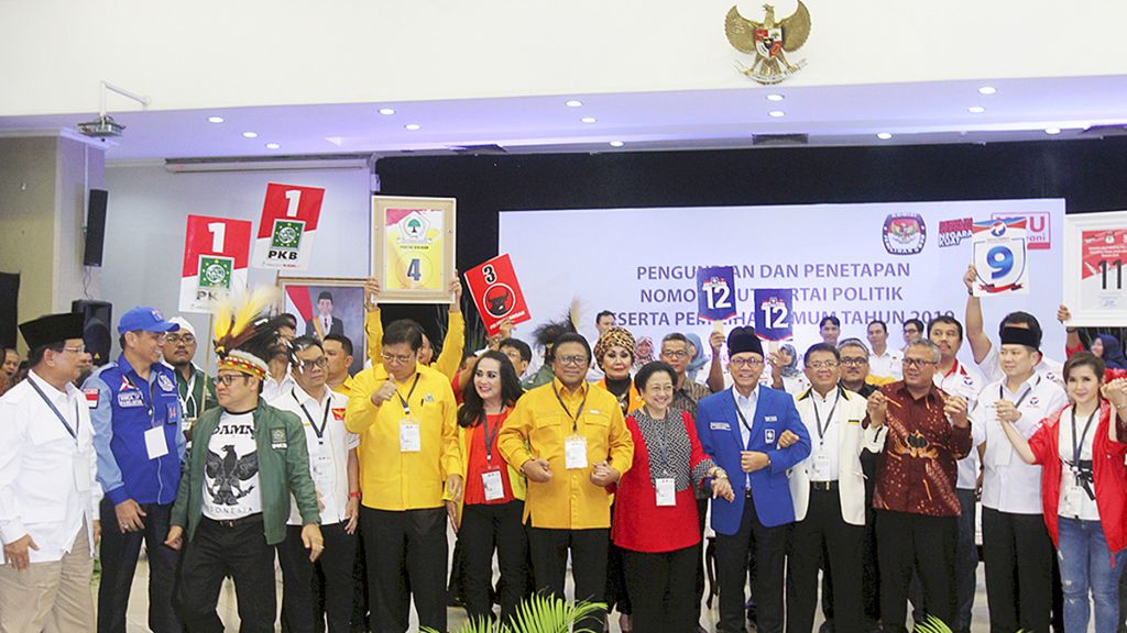 Komisi Pemiliham Umum (KPU) melaksanakan pengundian dan penetapan nomor urut partai politik peserta Pemilihan Umum 2019, di Kantor KPU, Jakarta, Minggi (18/2/2018) malam. Sebanyak 14 partai dan empat partai lokal mengikuti acara itu.