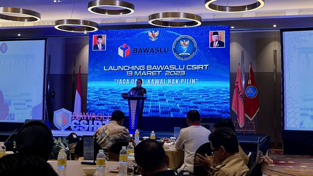 Anggota Bawaslu, Puadi, memberikan sambutan saat peresmian Tim Tanggap Insiden Siber (Bawaslu CSIRT) di Jakarta, Senin (13/3/2023).