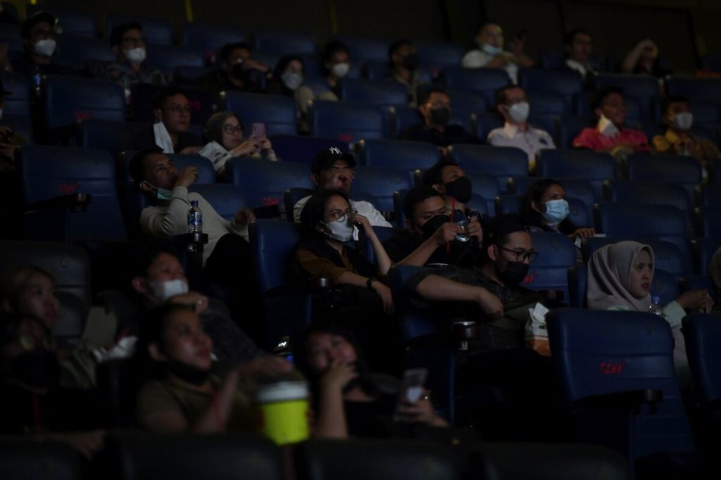 Suasana di dalam salah satu gedung teater yang tengah memutar film horor di bioskop CGV Grand Indonesia, Jakarta, Kamis (4/8/2022). 