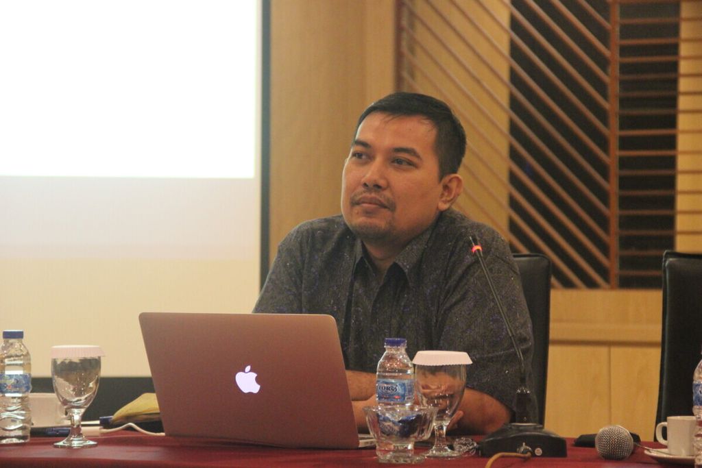 Aditya Perdana saat diskusi tentang “Mengelola Politik Identitas dalam Kampanye Pemilu 2019” di Pontianak, Selasa (12/2/2019).