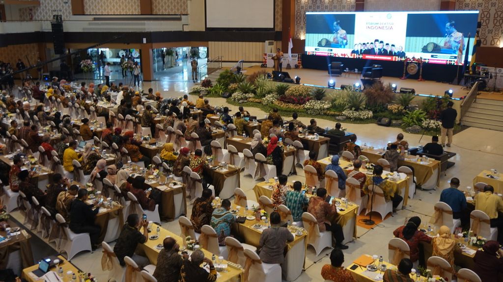 Penutupan Konvensi Kampus Ke-28 dan Temu Tahunan Ke-24 Forum Rektor Indonesia di Airlangga Convention Center, Surabaya, Jawa Timur, Minggu (30/10/2022). 