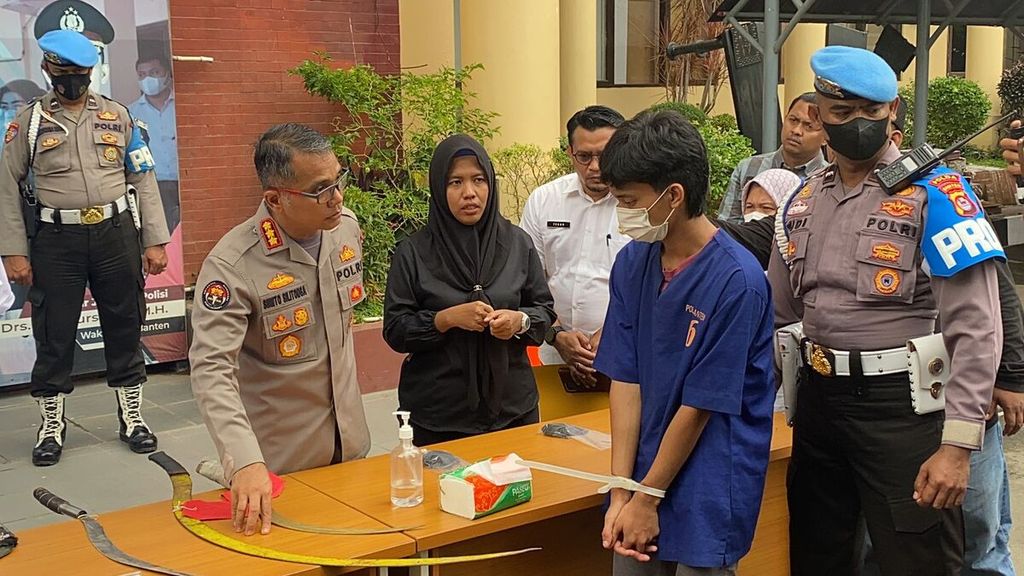 Salah satu pelaku kejahatan jalanan yang ditangkap Polda Banten dalam sepuluh hari operasi di wilayah hukumnya.
