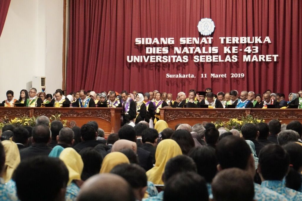 Sidang Senat Terbuka Dies Natalis Ke-43 Universitas Sebelas Maret (UNS) di Surakarta, Jawa Tengah, Senin (11/3/2019).