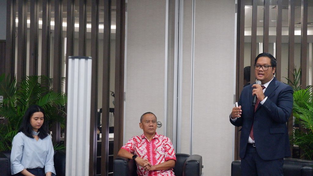 Diskusi tentang pengembangan industri kendaraan bermotor listrik di Indonesia digelar di The Manor Office PT Suryacipta Swadaya, Karawang, Jawa Barat, Rabu (8/3/2023).