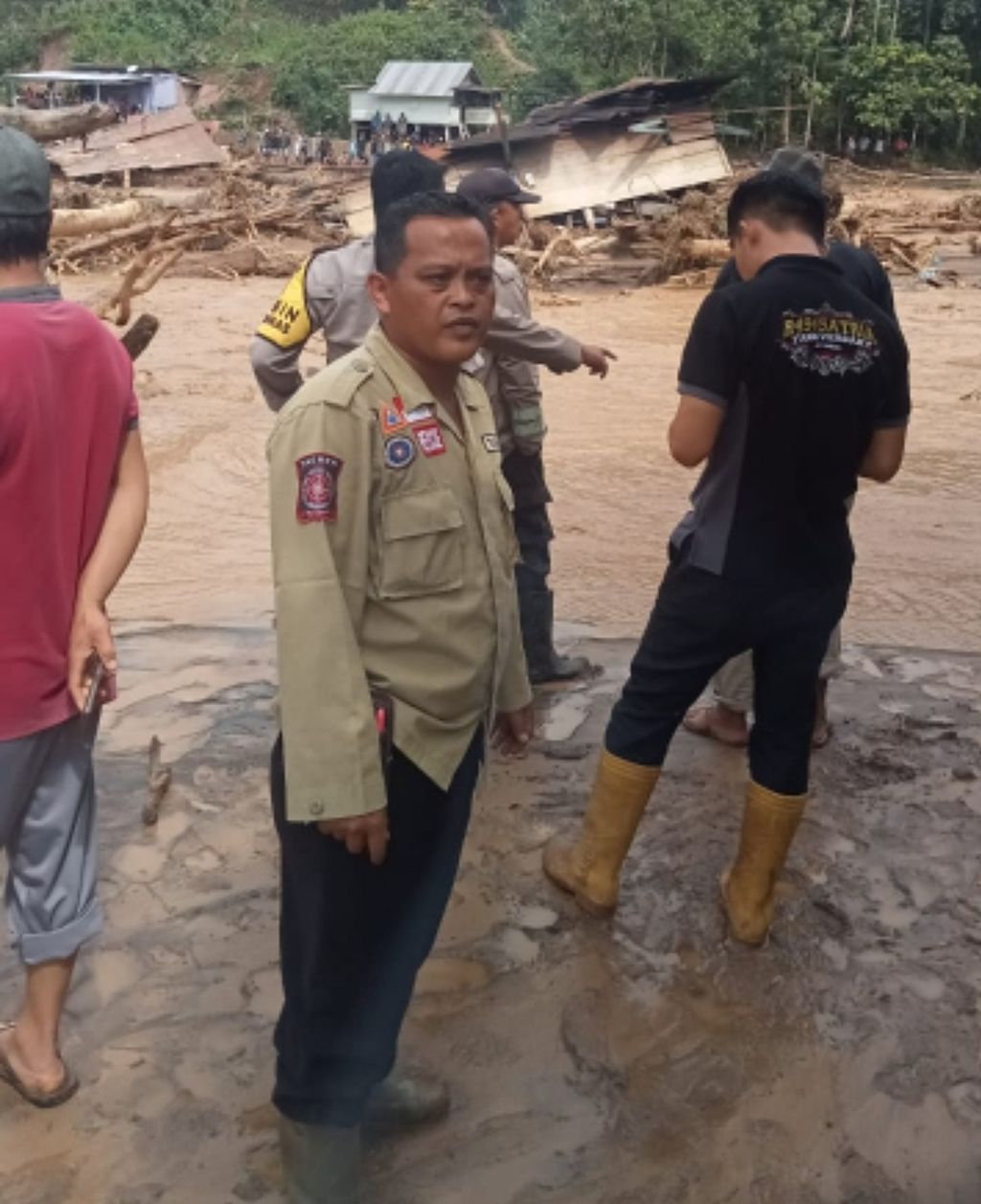 Banjir merendam sejumlah kecamatan di Kabupaten Lahat, Sumatera Selatan, Kamis (9/3/2023). Akibatnya satu orang tewas dan ratusan rumah terendam.