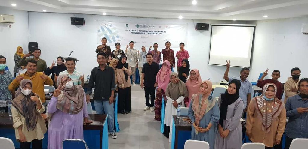 Demi mengejar target penciptaan wirausaha muda baru, Kementerian Koperasi dan Usaha Kecil Menengah menggelar pelatihan e-dagang bagi pelaku usaha mikro di Bima, Nusa Tenggara Barat, Jumat (20/5/2022).
