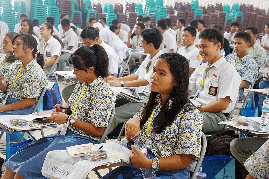Siswa SMA di Pematang Siantar, Sumatera Utara mengikuti Pelatihan Jurnalistik di SMA Katolik Assisi, Siantar, Sumatera Utara selama dua hari, 1-2 Oktober 2015. 