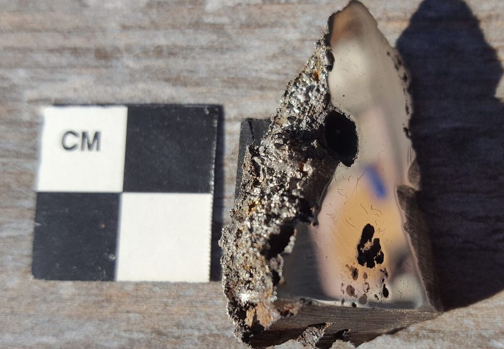 Sepotong meteorit El Ali, sekarang disimpan di Koleksi Meteorit Universitas Alberta, mengandung dua mineral yang belum pernah terlihat sebelumnya di Bumi. (Foto: Universitas Alberta)