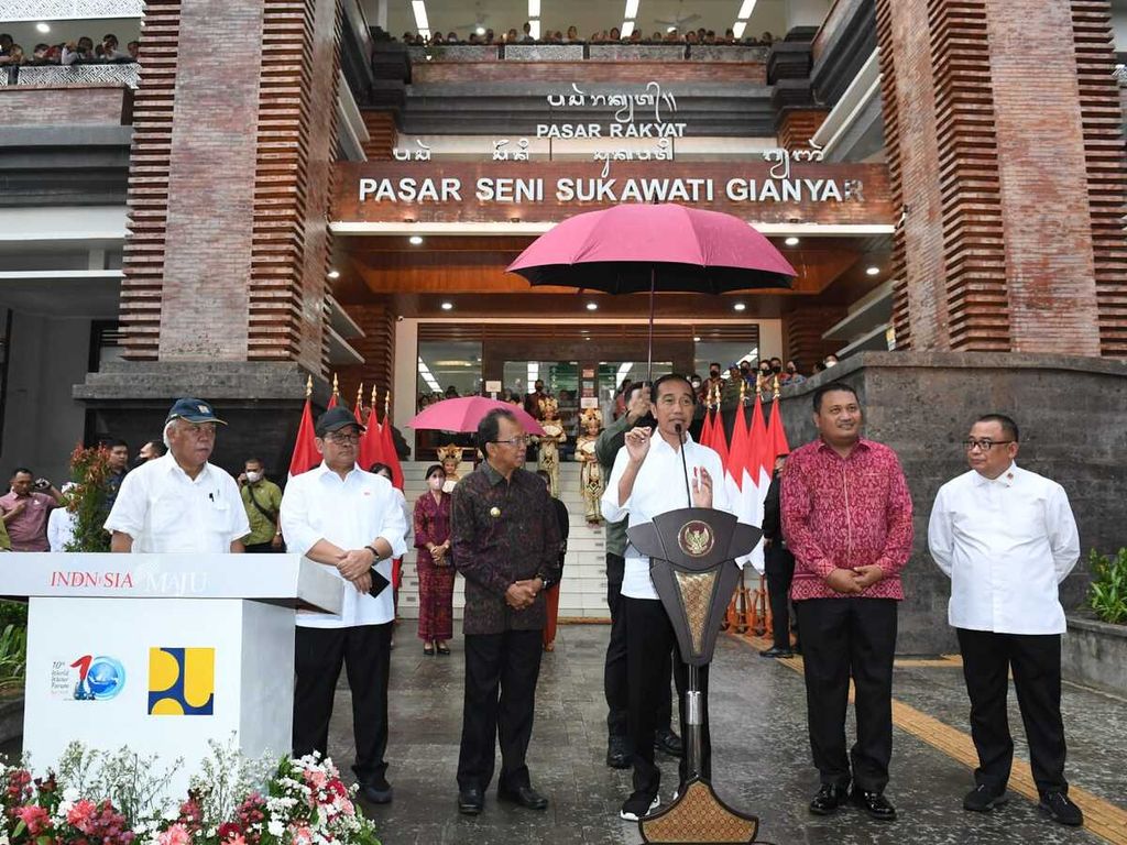 Presiden Joko Widodo menyampaikan apresiasi atas selesainya pembangunan Pasar Seni Sukawati di Kabupaten Gianyar, Bali, yang diresmikan Presiden pada Rabu (1/2/2023).