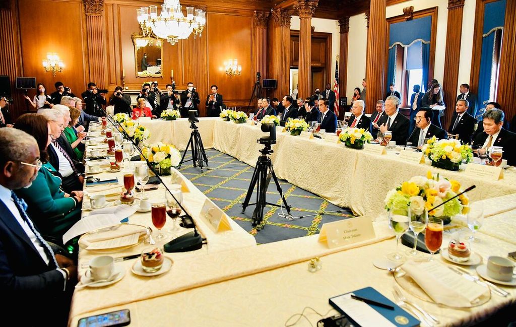 Presiden Joko Widodo saat menyampaikan sambutannya pada jamuan santap siang pemimpin negara-negara ASEAN bersama Ketua Dewan Perwakilan AS Nancy Pelosi dan Anggota Kongres AS di Capitol Hill, Washington DC, Kamis, 12 Mei 2022.