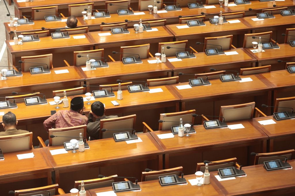 Suasana Rapat Paripurna DPR dengan agenda pengambilan keputusan tentang Rancangan Kitab Undang-undang Hukum Pidana (RKUHP) di Kompleks Parlemen, Senayan, Jakarta, Selasa (5/12022).