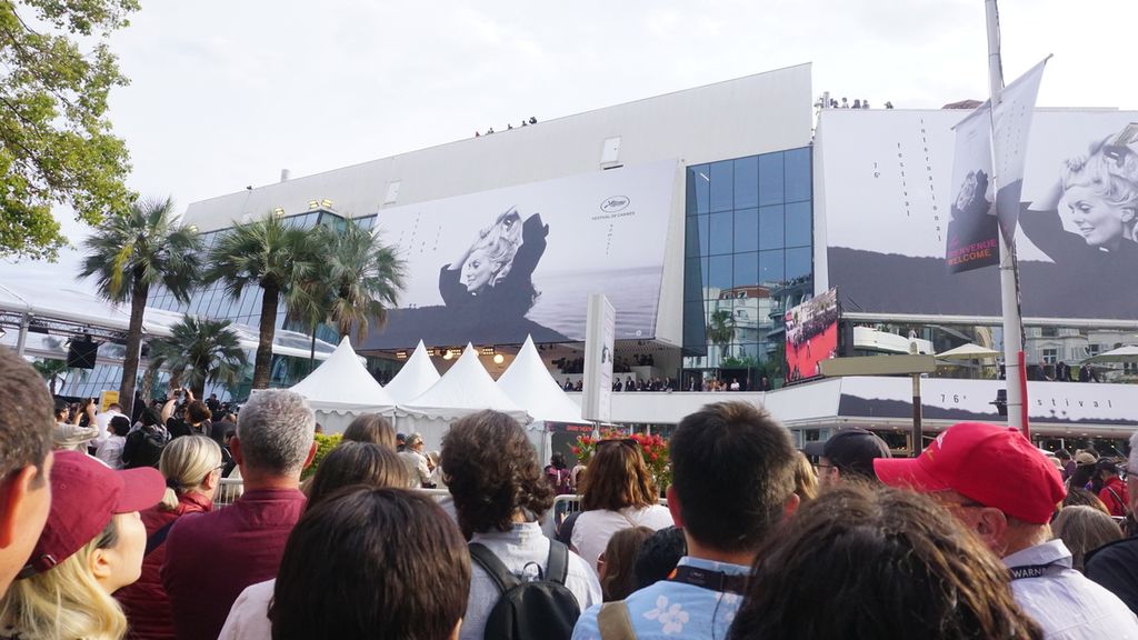 Para pencinta dan pelaku film dari seluruh dunia berkumpul di Cannes untuk menyaksikan Featival Film Cannes, Selasa (16/5/2023).