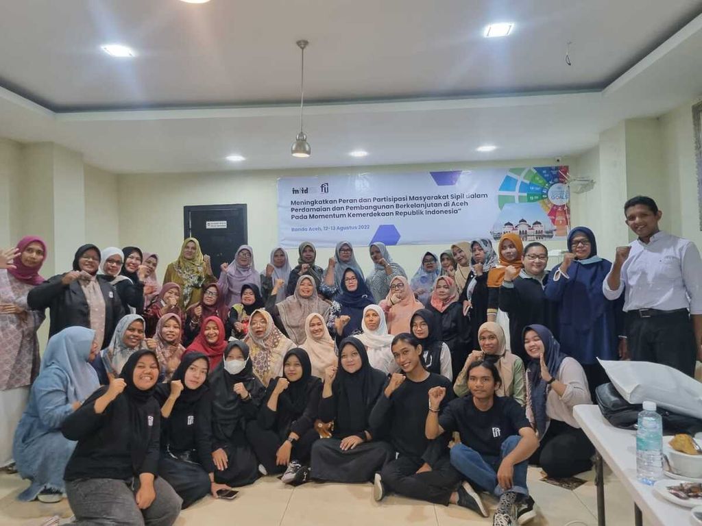 Peserta dialog Memperkuat Kontribusi Masyarakat Sipil dalam Perdamaian dan Pembangunan Berkelanjutan di Aceh pada Momentum Kemerdekaan Republik Indonesia". Dialog digelar oleh International NGO Forum on Indonesian Development (INFID) dan Flower Aceh, Jumat-Sabtu (12-13/8/2022). 