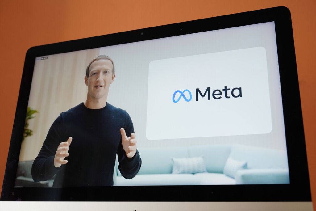 CEO Facebook Inc Mark Zuckerberg mengumumkan perubahan nama perusahaan induk menjadi Meta Platform Inc, Kamis (28/10/2021). Meta, yang diambil dari kata <i>metaverse</i>, nantinya akan memfokuskan diri pada pengembangan teknologi virtual tiga dimensi yang memungkinkan para penggunanya berinteraksi secara langsung dalam satu ruangan virtual.
