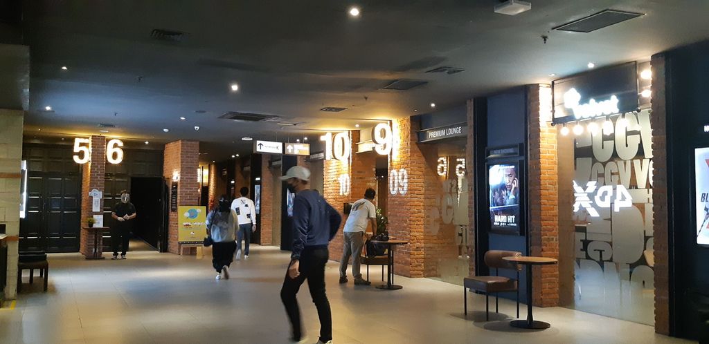 Suasana bioskop CGV Grand Indonesia, Jakarta Pusat, di hari pertama pembukaan bioskop dalam penyesuaian kebijakan pelonggaran PPKM (16/9/2021). Momentum Idul Fitri dan hadirnya film baru di masa libur Lebaran 2022 diharapkan dapat meningkatkan jumlah penonton film di bioskop.