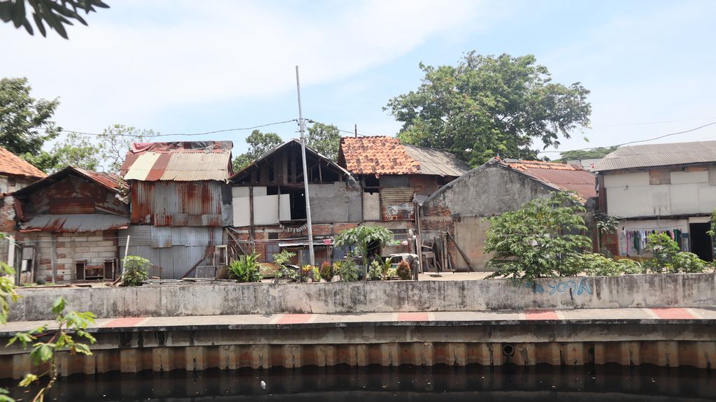 Deretan rumah warga setelah penataan di Kampung Tongkol, Kampung Lodan, dan Kampung Kerapu di Kecamatan Pademangan, Jakarta Utara, Senin (31/10/2022).