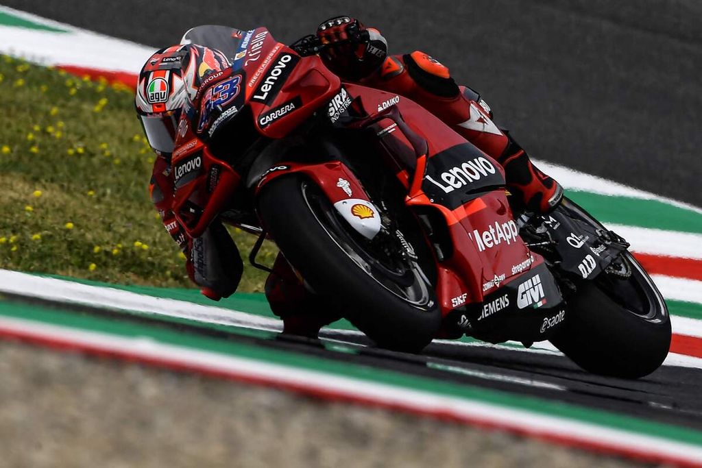 Pebalap Ducati Jack Miller menjalani sesi pemanasan jelang balapan Grand Prix Moto GP Italia di Sirkuit Mugello, 29 Mei 2022. Miller dipastikan bergabung ke KTM musim depan.