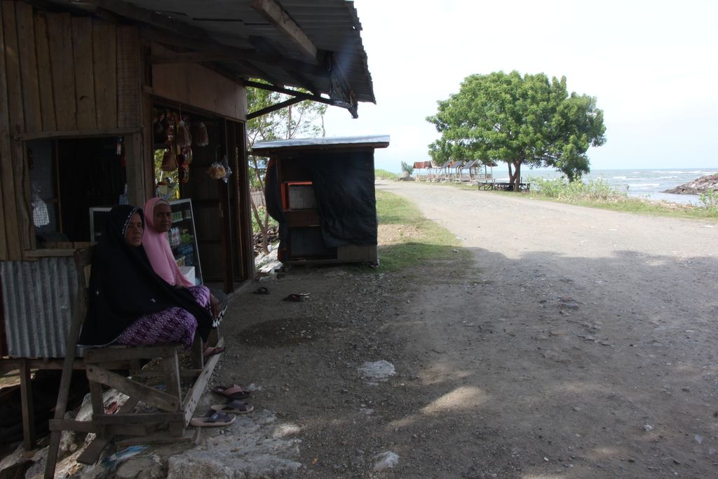Suasana Desa Alue Naga, Kecamatan Syiah Kuala, Banda Aceh, Senin (26/12/2022). Desa ini hancur lebur saat diterjang tsunami 2004 silam.